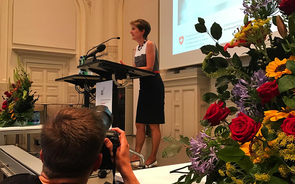 La conseillère fédérale Simonetta Sommaruga a prononcé le discours d’ouverture de la conférence "Un PACS pour la Suisse ?"